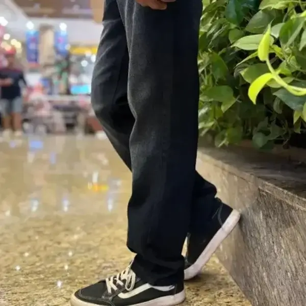 No-Fade Black Relaxed Fit Jeans